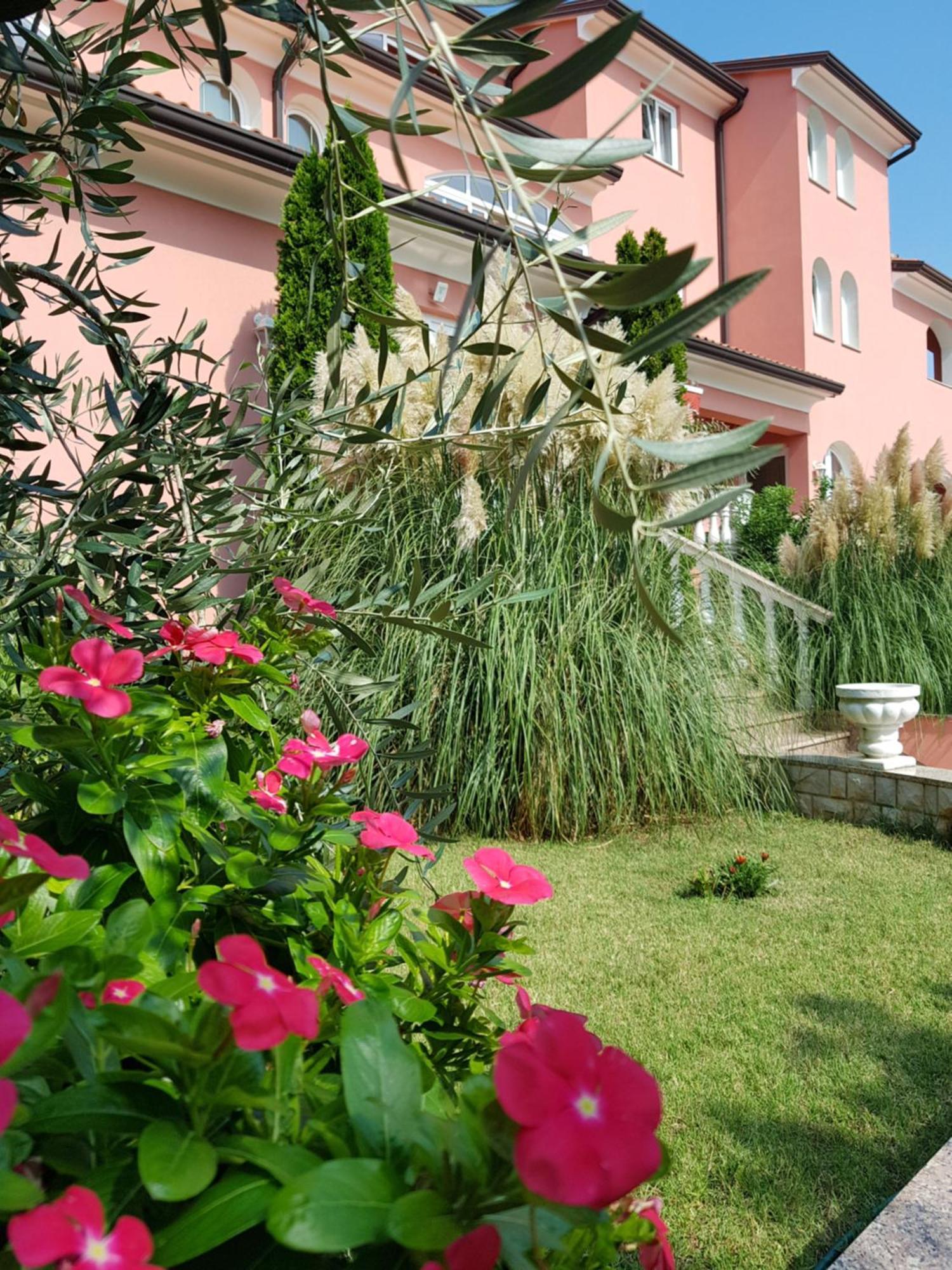 Apartments And Rooms Villa Chiara Krnica Exterior photo