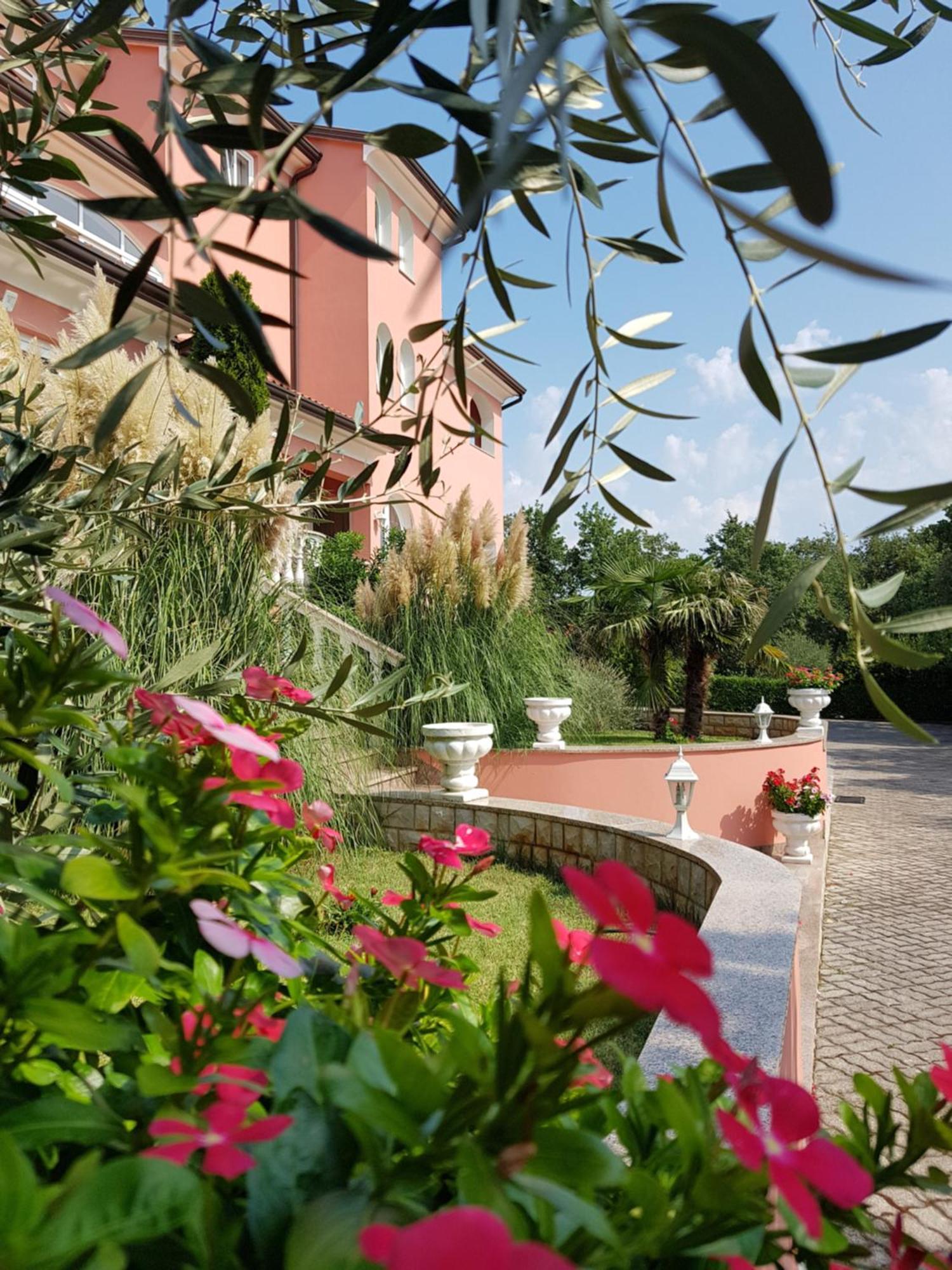Apartments And Rooms Villa Chiara Krnica Exterior photo