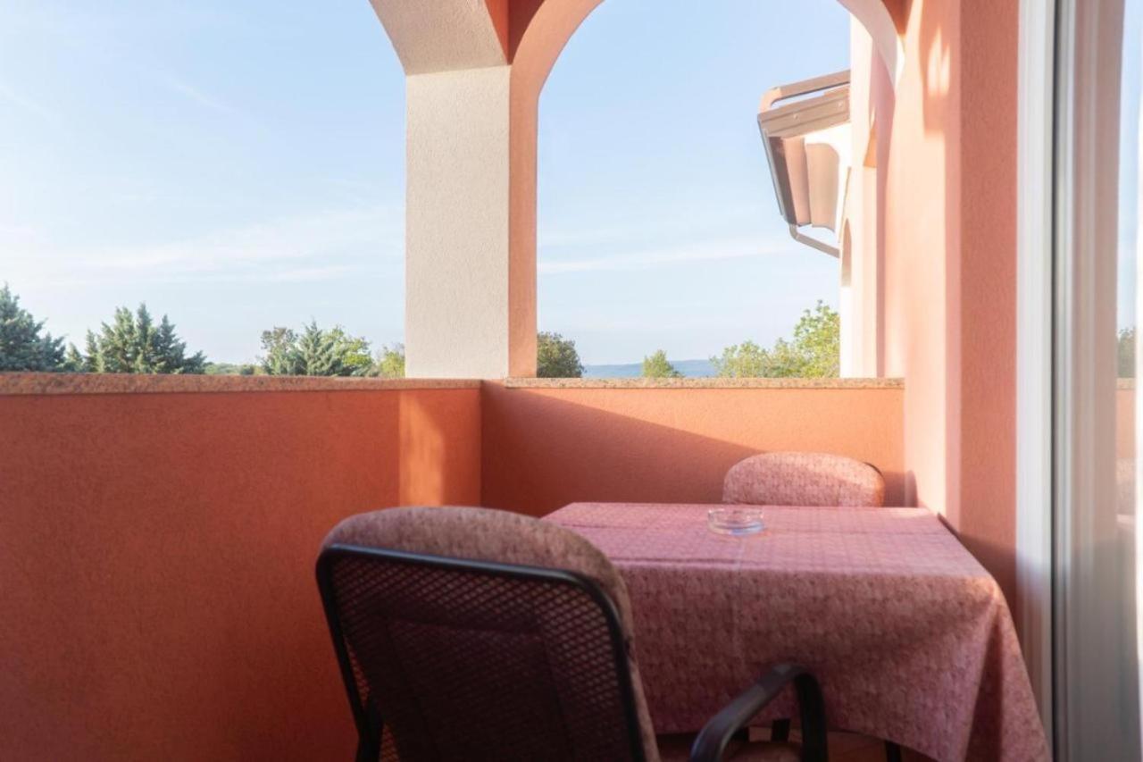 Apartments And Rooms Villa Chiara Krnica Exterior photo
